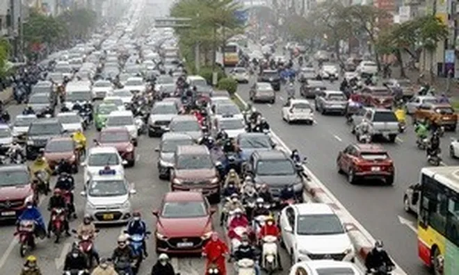 Chi tiết các mức phạt khi lùi xe không đúng quy định