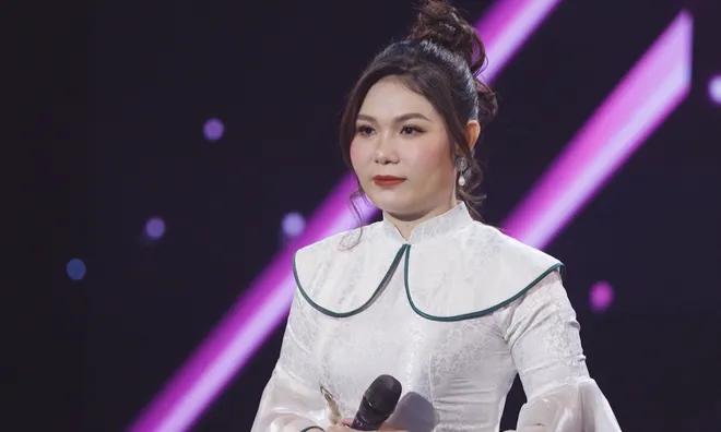 Cô gái bán hàng trực tuyến cất giọng ngọt ngào chinh phục Ngọc Sơn, Chế Thanh