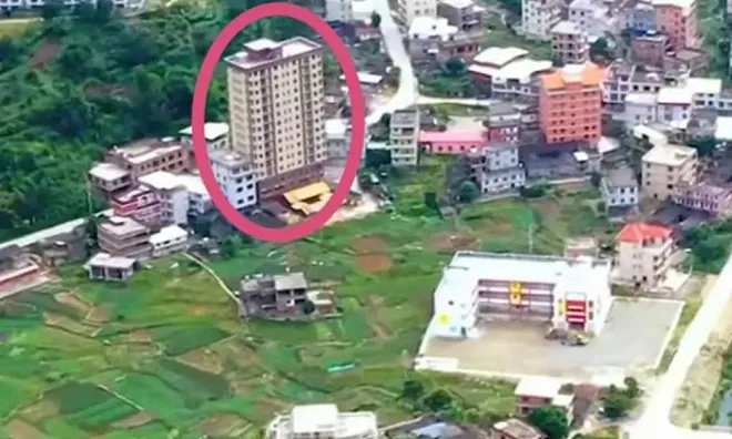 Cả làng chỉ nhà thấp, riêng một tòa nhà 15 tầng sừng sững: Bí mật của “Đại Kim Lâu” gây xôn xao