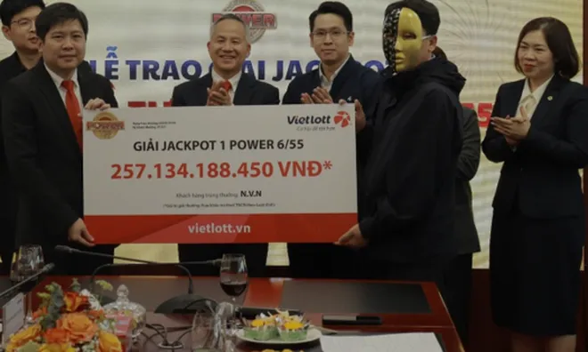 Mua vé số như… rải lưới: Thói quen ít ai ngờ của tỷ phú Vietlott 257 tỷ