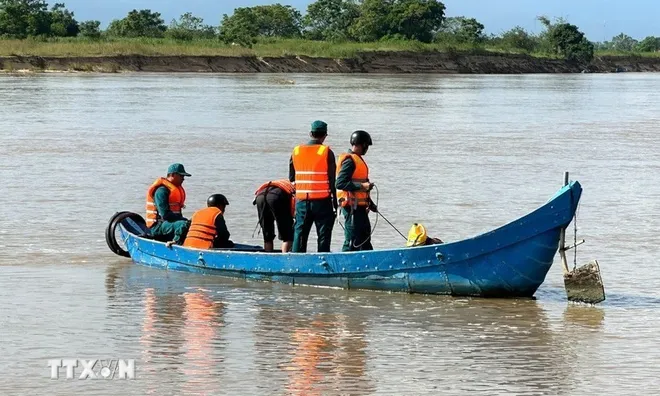Xuyên đêm tìm kiếm 2 thiếu niên cùng sinh 2009 mất tích khi tắm đê