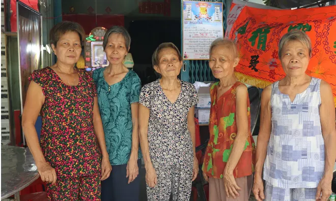 5 chị em quyết không lấy chồng, về già nương tựa nhau – Lý do khiến nhiều phụ nữ rơi nước mắt