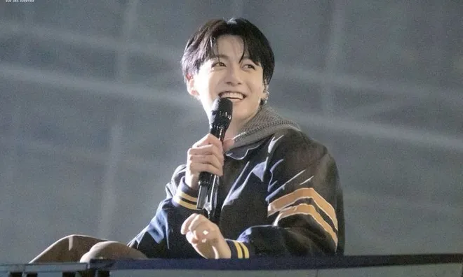 Tranh cãi gay gắt quanh buổi livestream "nhậu" lúc rạng sáng của Jungkook
