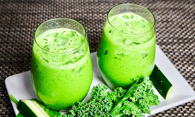 Loại rau lá xoăn được ví như “mỹ phẩm từ căn bếp” từng là hàng nhập đắt đỏ nay thành bí quyết trong tủ lạnh của nhiều chị em