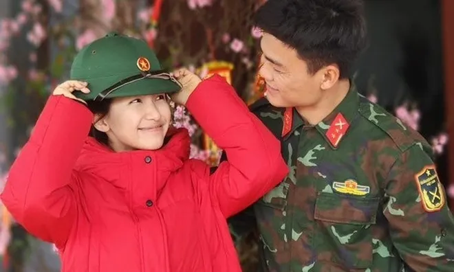 Vừa khen bạn trai quân nhân "dỗi cũng đáng yêu", Hòa Minzy liền chốt ngay một câu khiến fan hụt hẫng