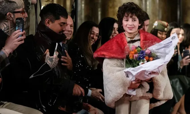 Chiêm ngưỡng bộ sưu tập tại Paris Fashion Week của “thần đồng thời trang” 10 tuổi Max Alexander