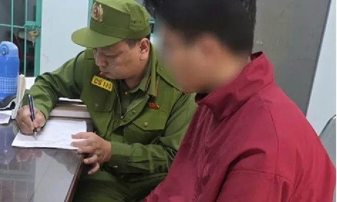 Bắt giữ thanh niên 16 tuổi quay lén phụ nữ trong nhà vệ sinh: Đối tượng khai gì?