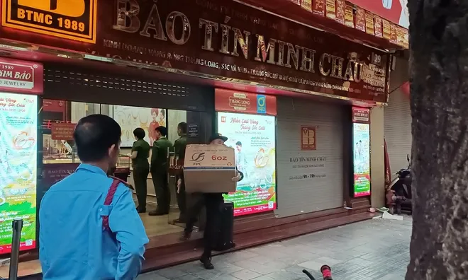 Cập nhật nóng: Hàng loạt thùng hồ sơ bị đưa đi, chuyện gì đang xảy ra tại Bảo Tín Minh Châu?