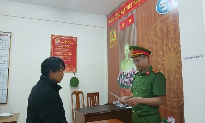 Mang súng nhựa đi “tuần tra”, 2 thanh niên bị bắt sau vụ cướp táo tợn