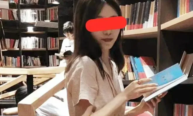 Ru con 2 tuổi ngủ rồi đến khách sạn gặp người tình là học trò, cô giáo bị chồng phanh phui