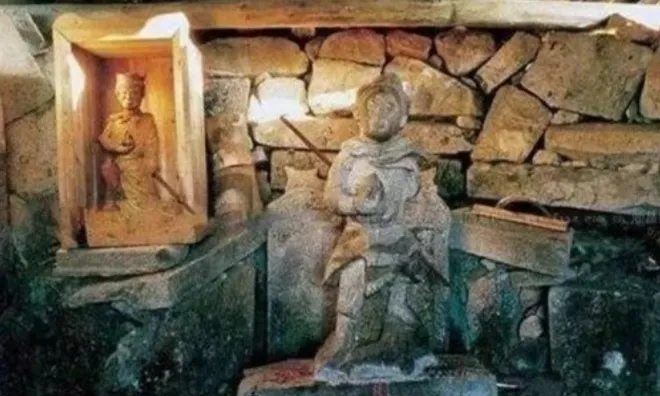 Phát hiện lăng mộ cổ 700 năm đề tên “Tề Thiên Đại Thánh” cùng thanh gậy sắt dài hơn 7 mét: Tôn Ngộ Không có thật?