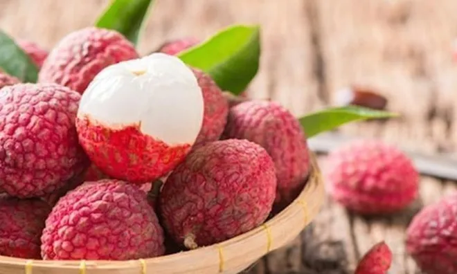Thời điểm "đại kỵ" khi ăn quả vải đối với 2 nhóm người này, ăn vải thế nào mới đúng?