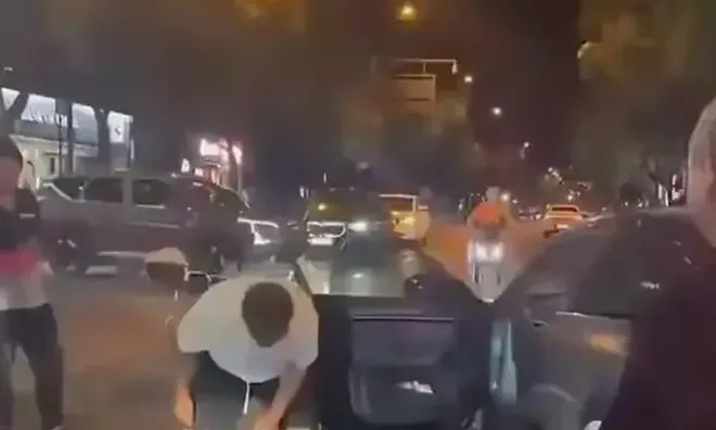 Bắt quả tang vợ "nhún nhảy" trong ô tô trước khách sạn, chồng nói câu nói đau đớn hé lộ quá khứ cay đắng