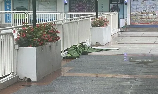 Vụ người đàn ông 61 tuổi rơi lầu tử vong: Vợ và con trai bị bắt, hàng xóm hé lộ bất ngờ