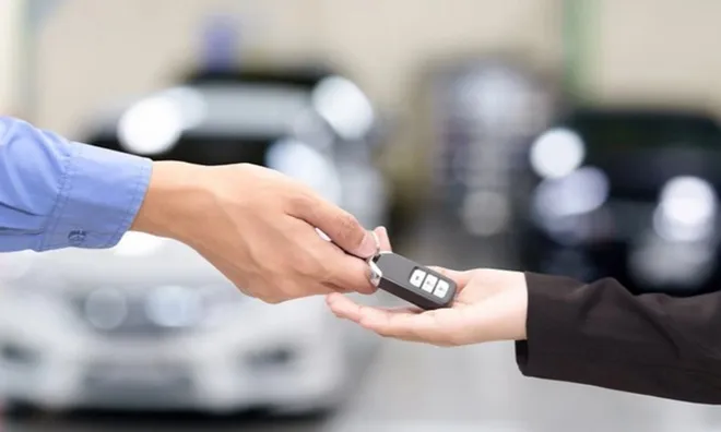 Cho mượn xe đi 3.800 km rồi trả lại với bình xăng cạn, tôi có câu trả lời khiến anh chồng tái mặt