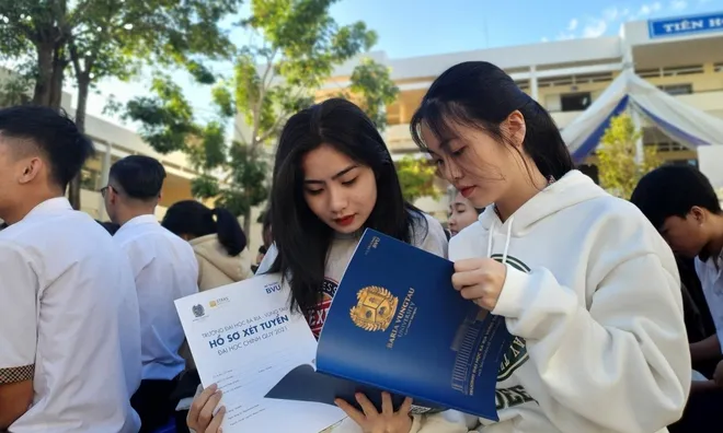 Điểm học bạ cao hơn điểm thi tốt nghiệp tới gần 3,5 điểm