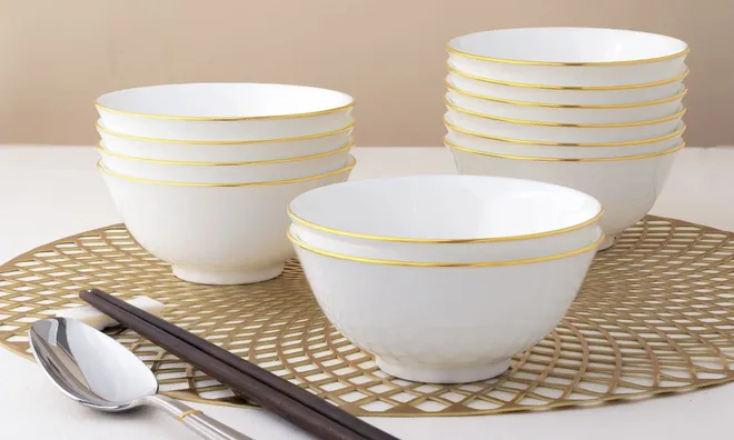 Bát ăn dùng lâu ngày có thể tiềm ẩn rủi ro: 4 dấu hiệu cho thấy đã đến lúc thay mới