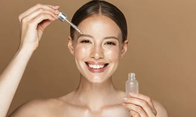 Da khô bong tróc mãi không hết? Đây là những tiêu chí cần biết khi chọn serum phục hồi