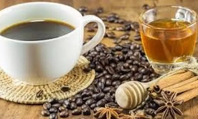 Uống cà phê pha mật ong có tốt không? Điều gì xảy ra với cơ thể khi thay đường bằng mật ong?
