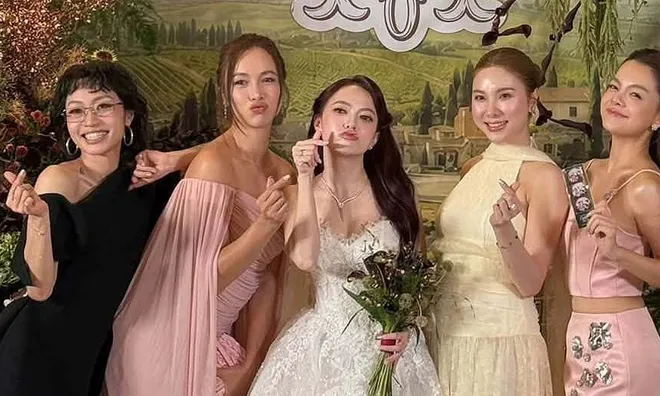Dàn "chị đẹp" quẩy hết mình trong tiệc cưới của Xuân Nghi