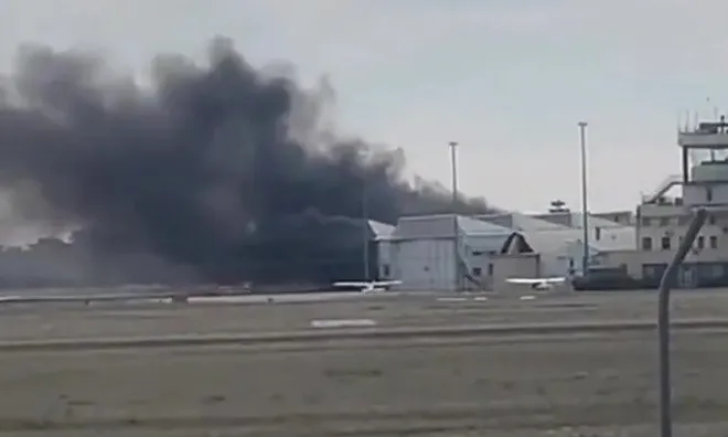 Máy bay đâm sập nhà chứa, 2 người thiệt mạng: Hiện trường thương tâm