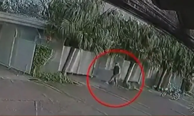 Bắt gặp vợ mình ngoại tình trong nhà nghỉ, người đàn ông bắn vào chân nhân tình của vợ rồi bỏ trốn