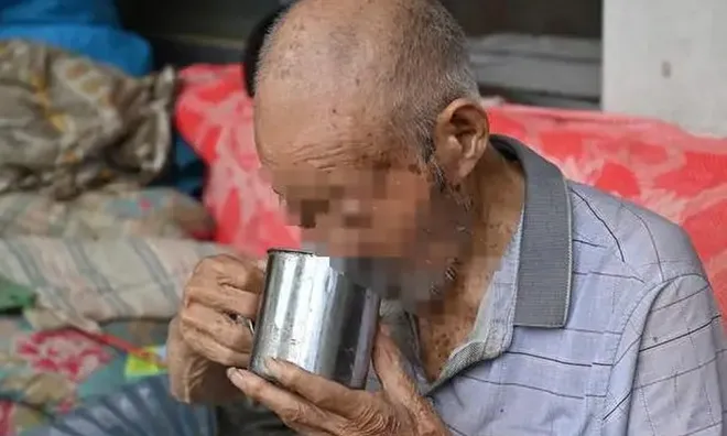 Mang 3,5 tỷ đồng lên thành phố dưỡng già, cụ ông ngỡ ngàng trước "bí mật" bên mâm cơm của con gái