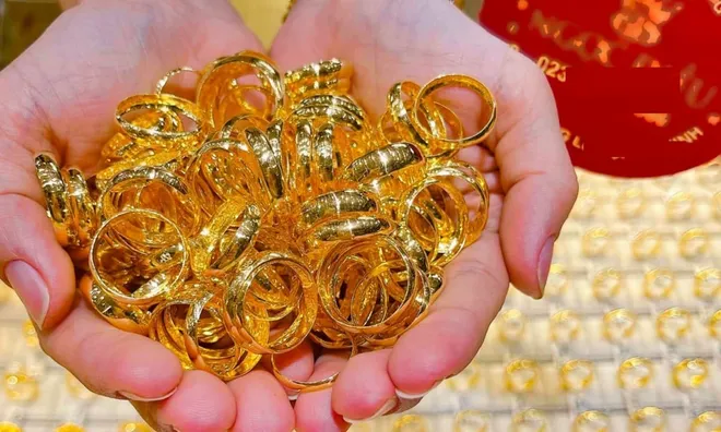 Tin mẹ hơn két sắt, tôi gửi giữ 8 cây vàng: 10 năm sau, tôi nhận món quà không ngờ