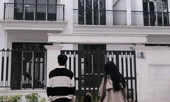 Bên trong 2 tổ ấm của "hậu vệ thép" Thành Chung: Một nơi tiện nghi giữa Hà Nội, một chốn bình yên ở quê nhà