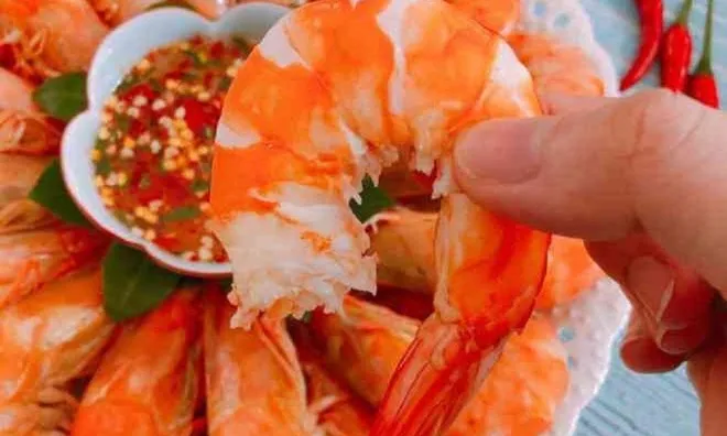 Luộc tôm bao lâu là vừa chín?