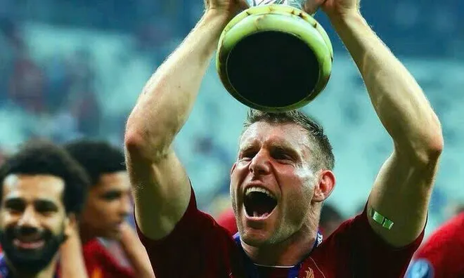 Cựu tiền vệ Liverpool chính thức giải nghệ ở tuổi 40