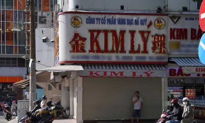 Từ lời khẳng định "làm ăn chân chính" đến cú sốc bị khởi tố của chủ tiệm vàng, kim cương Kim Lý