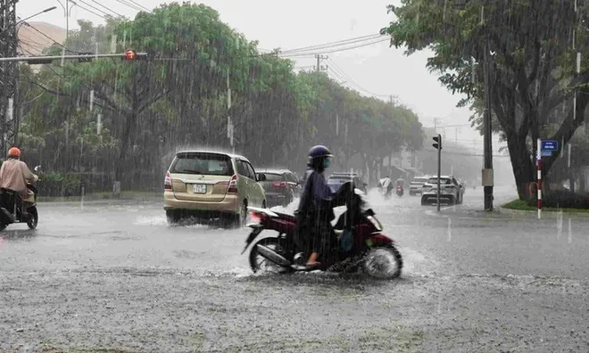 Hà Nội khẩn trương ứng phó mưa lớn, nguy cơ lũ trên các sông Bắc Bộ