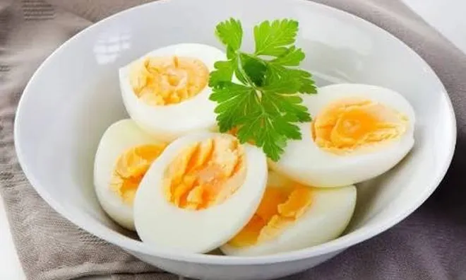 Ăn trứng mỗi ngày có gây nhồi máu cơ tim? Chuyên gia tim mạch đưa ra câu trả lời bất ngờ