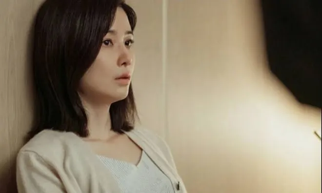 Nhắn tin cho đồng nghiệp nam lúc 1h sáng, nữ nhân viên bị vợ anh mắng là “tiểu tam”: Uất ức vì cho rằng mình chưa từng vượt giới hạn