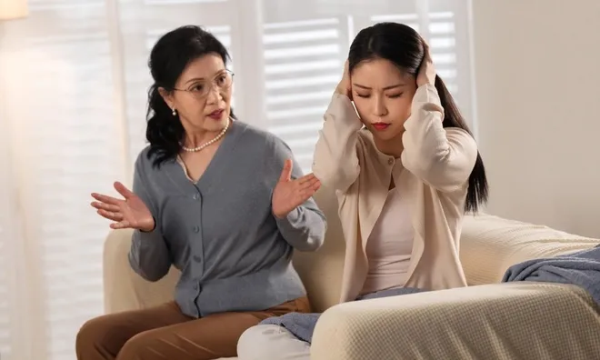 Mâu thuẫn mẹ chồng – nàng dâu: Vì sao càng sống chung càng dễ tổn thương?