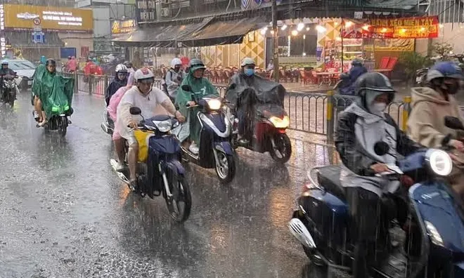 TP.HCM mưa trắng trời, nhiều nơi có thể vượt 150mm: Mưa còn kéo dài đến bao giờ?