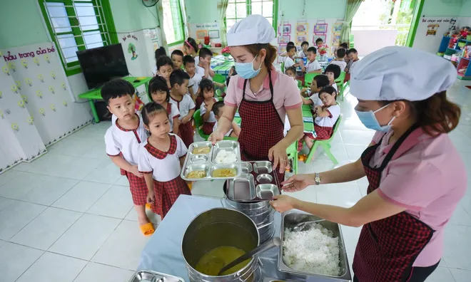 Đề xuất miễn thuế cho doanh nghiệp, cá nhân cung cấp suất ăn trường học, bệnh viện