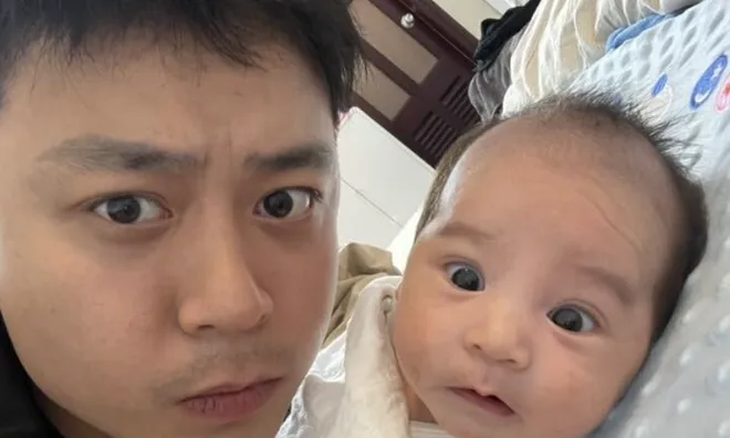 Con trai NSND Hoàng Dũng nói quý tử không giống mình, khán giả nhận xét: "Nhìn y chang Người phán xử"