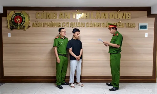 Bắt Ngô Anh Tuấn vì "làm phép" với điện thoại của khách đến ngân hàng vay vốn