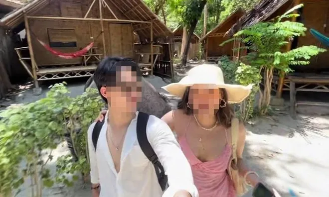 Nữ du khách hoảng loạn phát hiện có người đứng ngoài lén nhìn và quay lại khi đang thay đồ trong khu nghỉ dưỡng