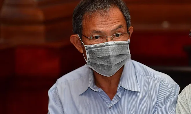 Cựu lãnh đạo Cao su Việt Nam khai đã nhận hàng chục tỷ đồng "trong valy, thùng rượu"