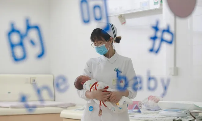 Bác sĩ sản khoa lục đục bỏ nghề khi tỷ lệ sinh giảm sâu tại Trung Quốc, câu chuyện khiến nhiều người chạnh lòng