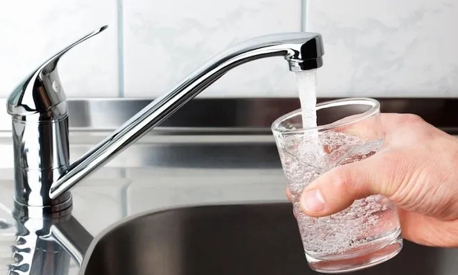 Bị khách sạn từ chối phục vụ nước uống từ vòi, người phụ nữ đòi bồi thường hơn 80 triệu đồng vì lý do này