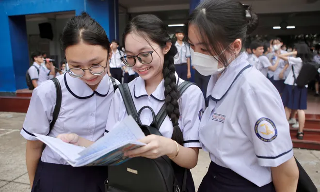 Thí sinh Hà Nội chờ "giờ G": Điểm thi và điểm chuẩn lớp 10 khi nào được công bố?