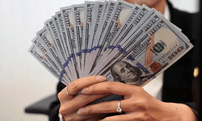 Người đàn ông vỡ òa khi biết mình trúng độc đắc hơn 46 tỷ đồng