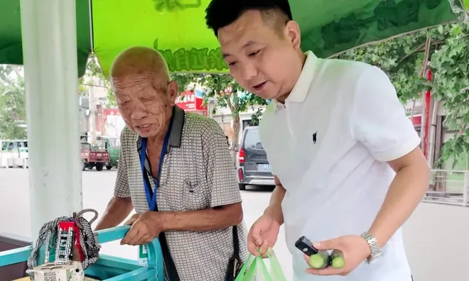 Cả đời sống tằn tiện, cụ ông 81 tuổi lần đầu ăn bữa cơm "xa xỉ", thế nhưng không ai ngờ đó lại là bữa ăn cuối cùng