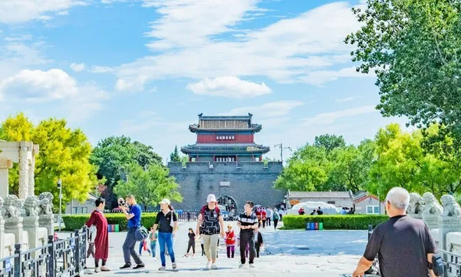 Sau cơn mưa, nhiều người đồng loạt ngước nhìn bầu trời vì một cảnh tượng kỳ lạ: "Rồng" thật hay chỉ là mây?