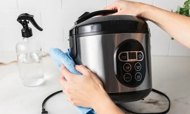 Nồi cơm điện có 4 vị trí tích tụ nhiều cặn bẩn nhưng không ít gia đình "bỏ quên" khi vệ sinh: Đây bộ phận bẩn nhất mà nhiều người không để ý