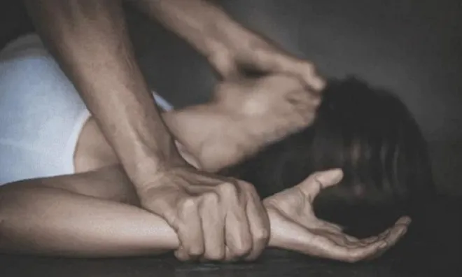 Một đêm trước lễ cưới, chú rể bị người họ hàng của cô dâu tố hãm hiếp: Điều xảy ra hôm sau khiến nhiều người bất ngờ